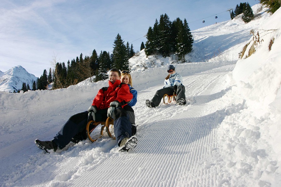 tobogganing-arlberg-holidays